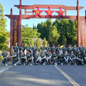 News 14: The sales department of the company held field fun training activities